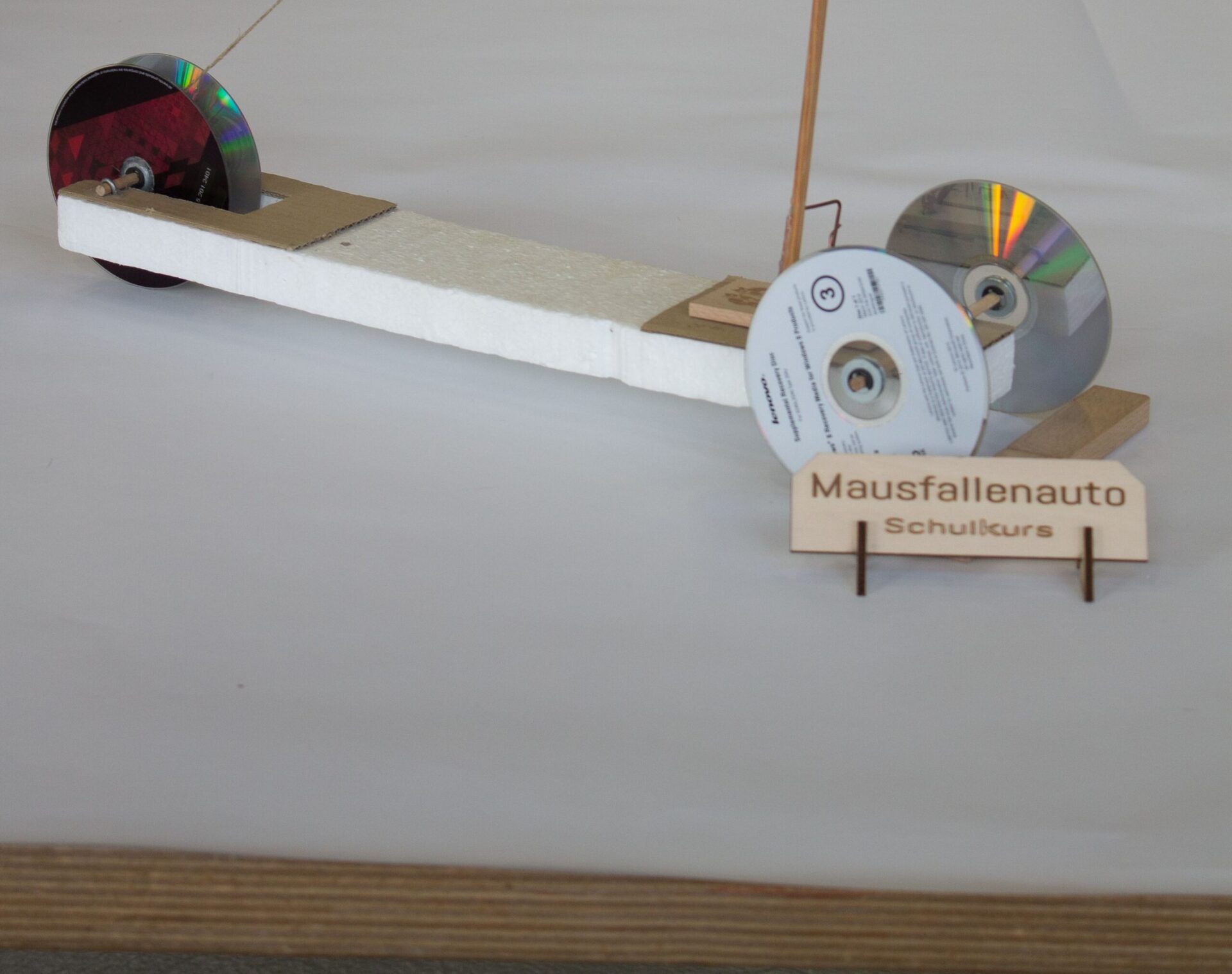 Wir bauen ein Mausefallen-Auto - go tec!