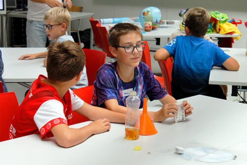 klimapioniere-experiment-essig-backpulver MG 7744